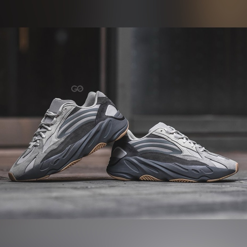 Yeezy 700 V2 Tephra BNIB Men 6 Women 7.5 / 8